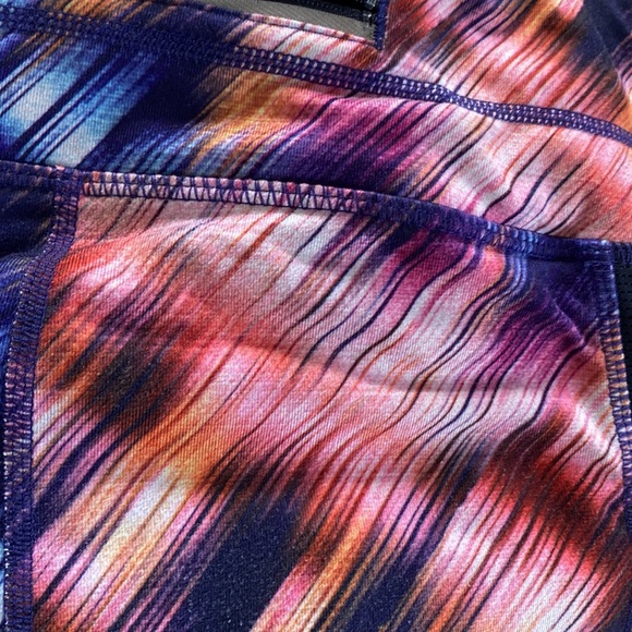 Athleta Chaturanga Cropped Capri Leggings, Multicolor, Size XL - Picture 14 of 15